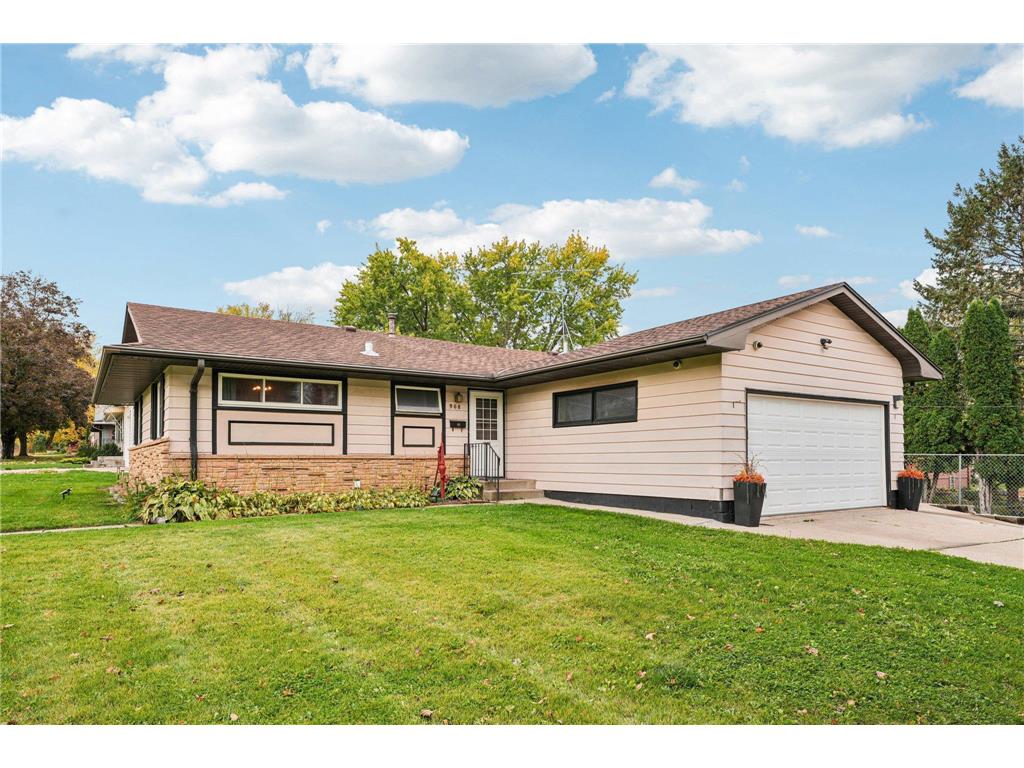 908 Prairie Avenue SW Faribault MN 55021 6806574 image1