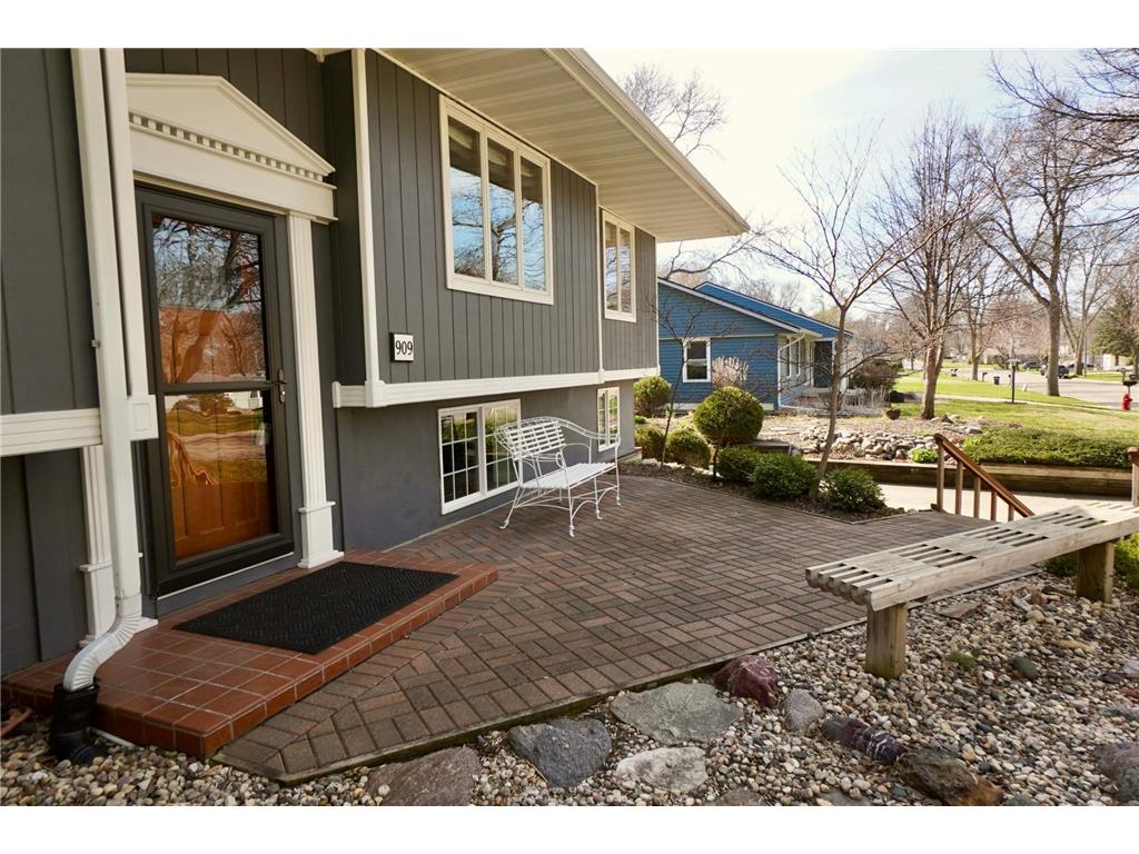 909 16th Street SW Willmar MN 56201 7045739 image3