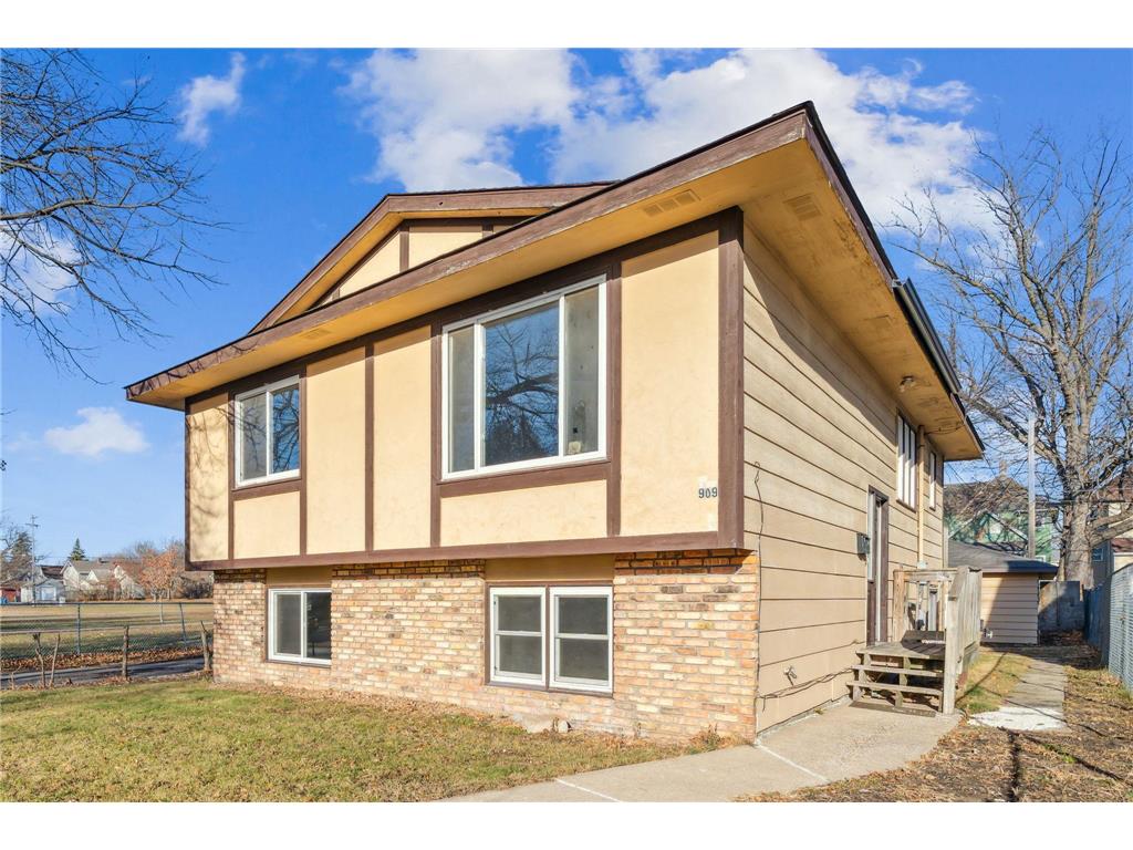 909 Cook Avenue E Saint Paul MN 55106 6470013 image1