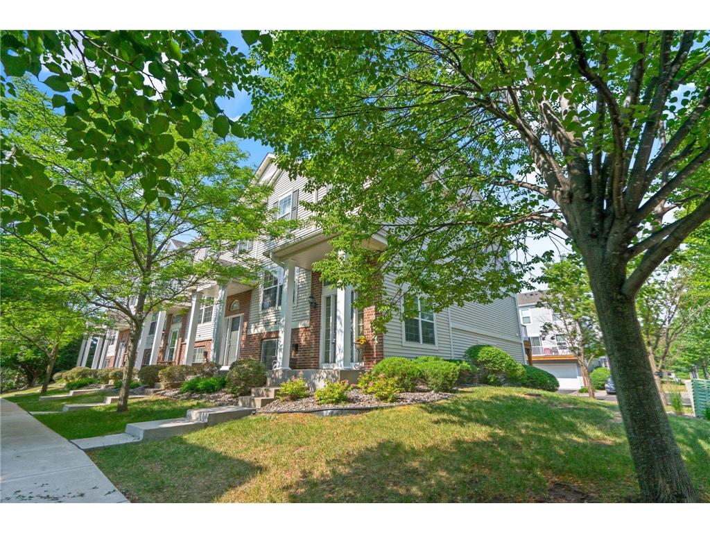 909 Ledgestone Drive, Mahtomedi, MN, 55115 MLS 6391360 Edina Realty