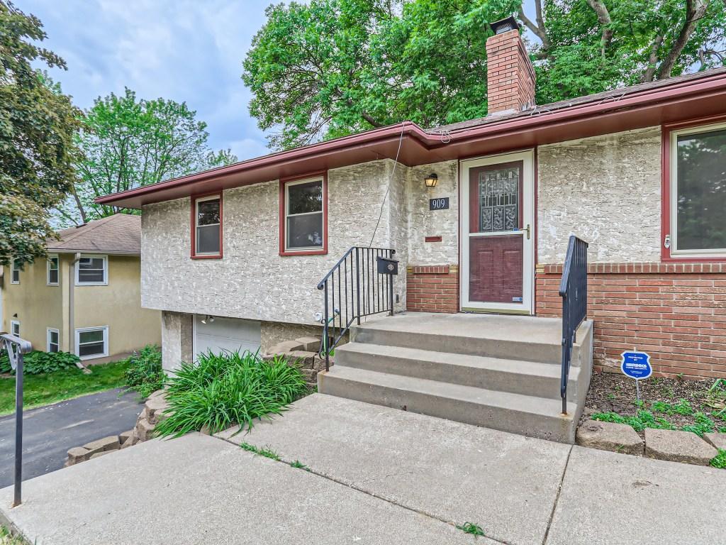 909 Logan Lane South Saint Paul MN 55075 6372949 image1