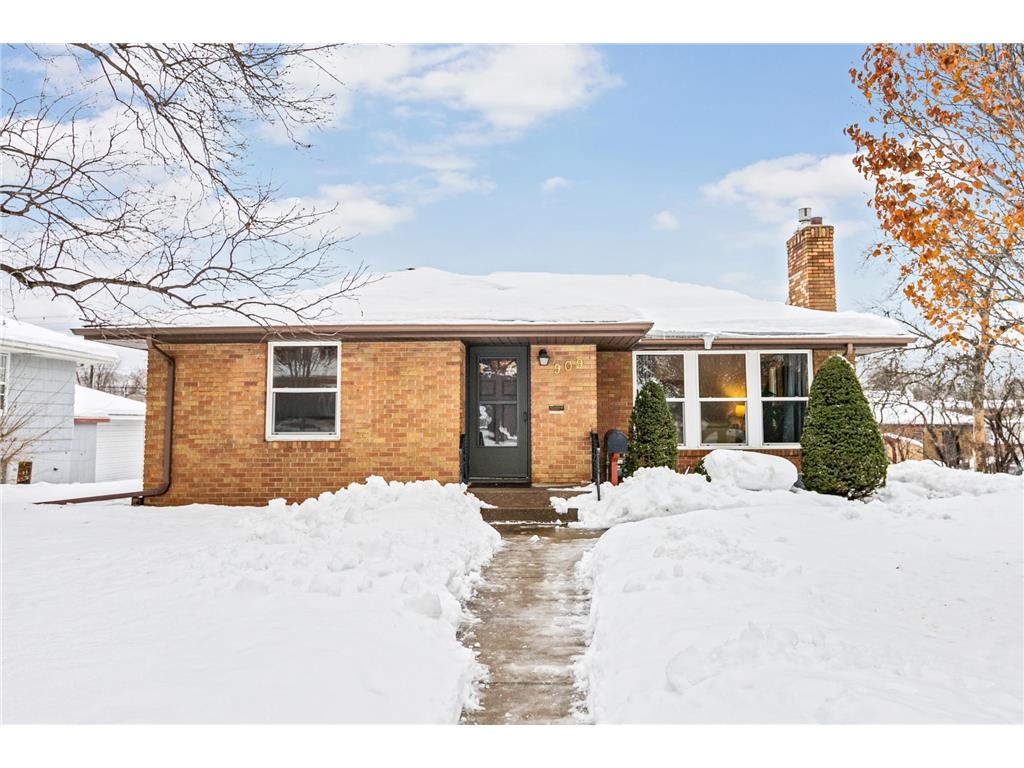 909 Manomin Avenue, West Saint Paul, MN, 55118 | MLS: 6328619 | Edina