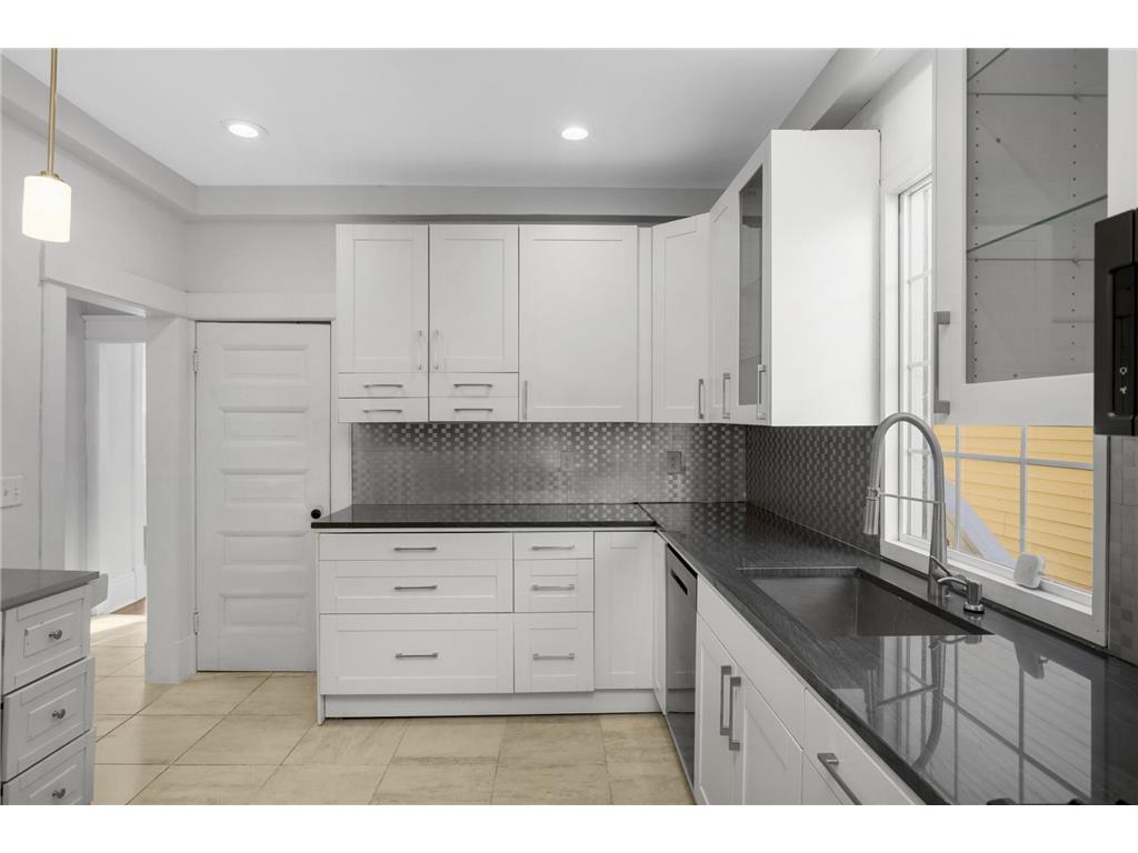 909 Marshall Avenue Saint Paul MN 55104 7009984 image15