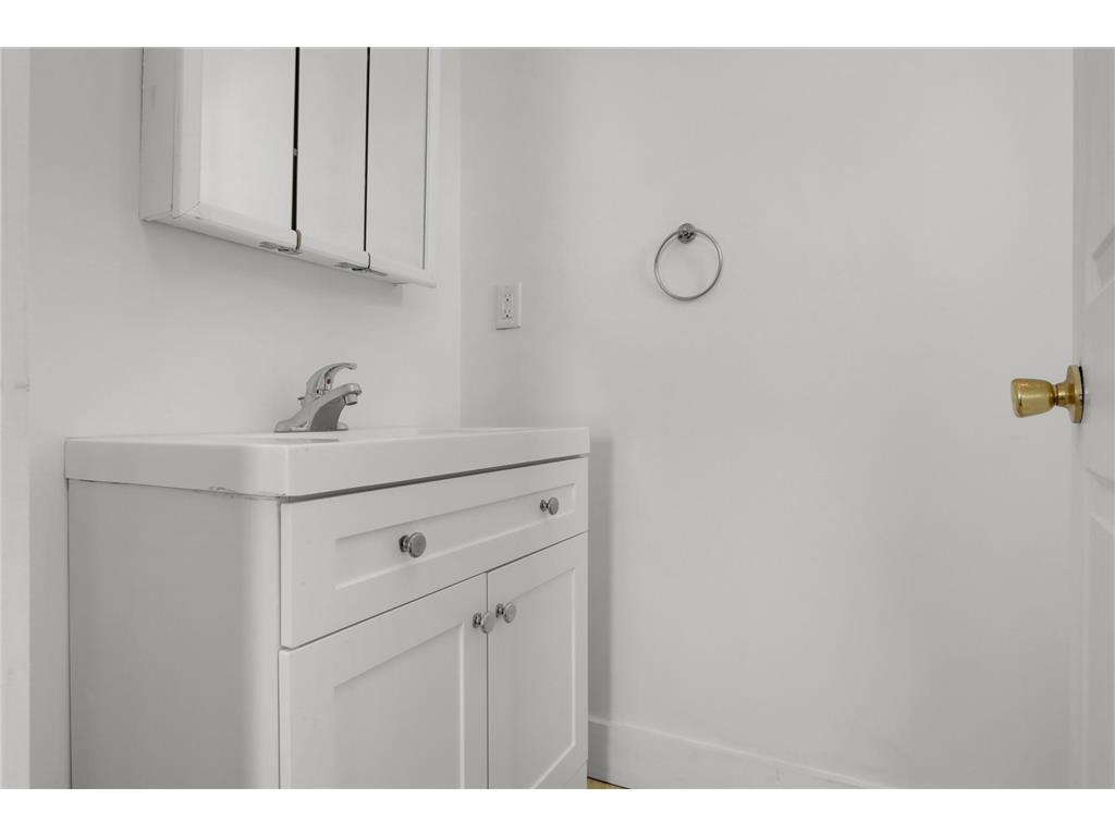 909 Marshall Avenue Saint Paul MN 55104 7009984 image18