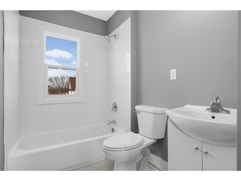 909 Marshall Avenue Saint Paul MN 55104 7009984 image22