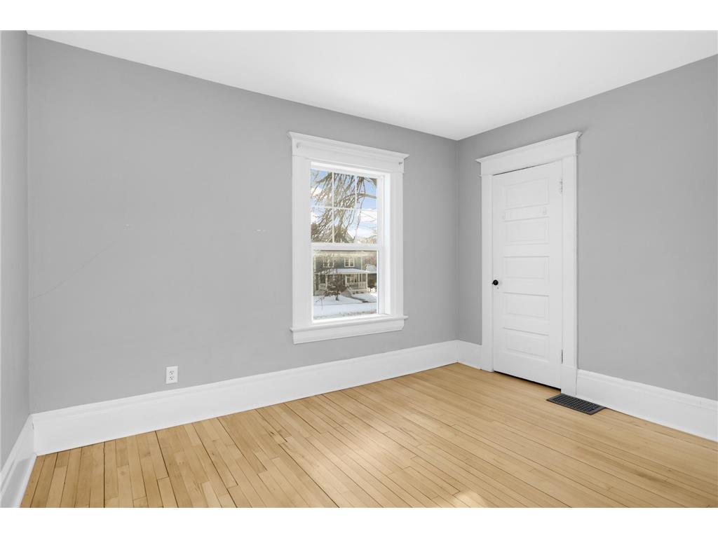 909 Marshall Avenue Saint Paul MN 55104 7009984 image24