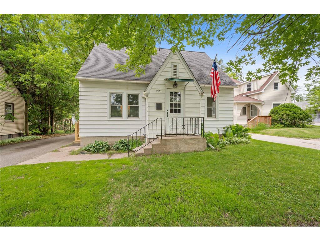 909 NW 3rd Avenue Grand Rapids MN 55744 6559091 image1