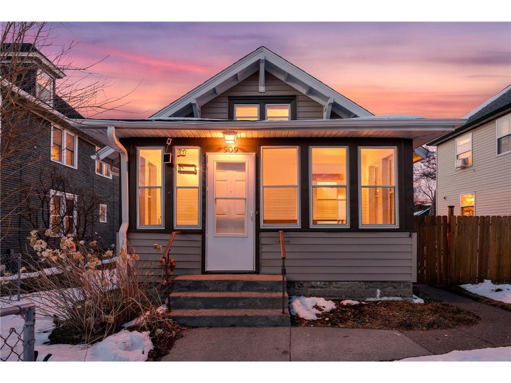 909 Saint Anthony Avenue Saint Paul MN 55104 7038067 image1