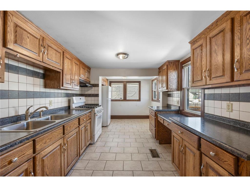 909 Saint Anthony Avenue Saint Paul MN 55104 7038067 image24