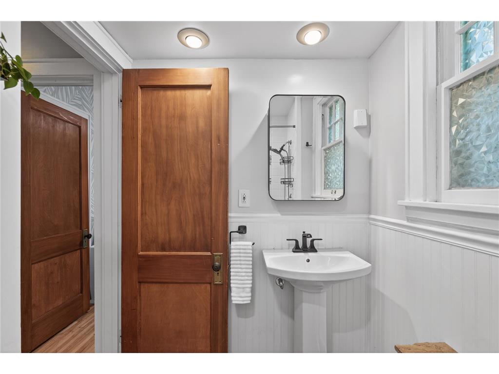 909 W 44th Street Minneapolis MN 55409 7009024 image18