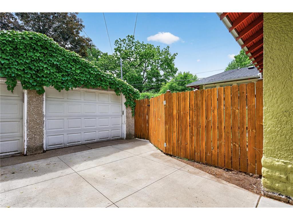 909 W 44th Street Minneapolis MN 55409 7009024 image40