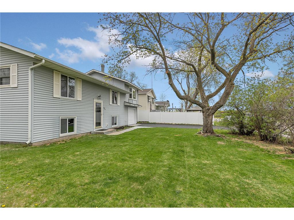 910 38th Avenue N Saint Cloud MN 56303 7068029 image1