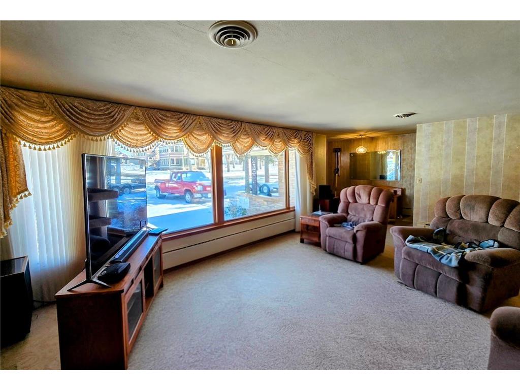 910 3rd Avenue SW Pipestone MN 56164 7036281 image4