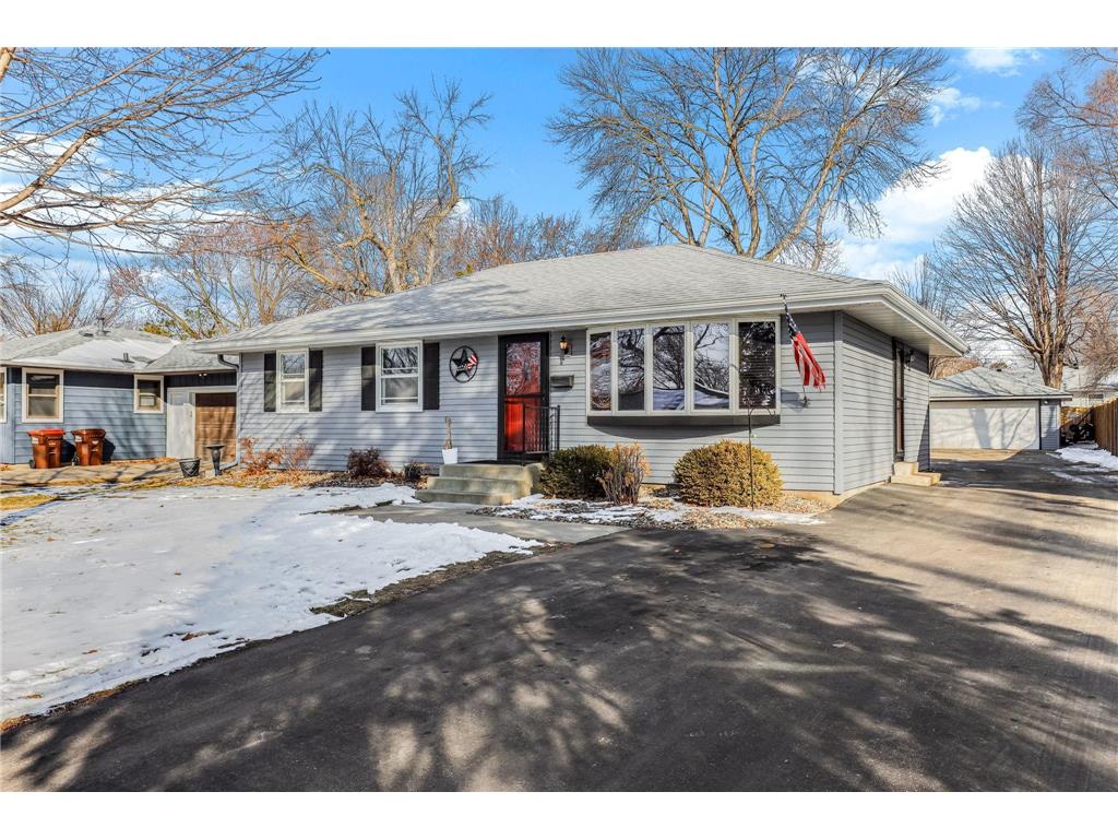 910 6th Street W Hastings MN 55033 7027202 image1