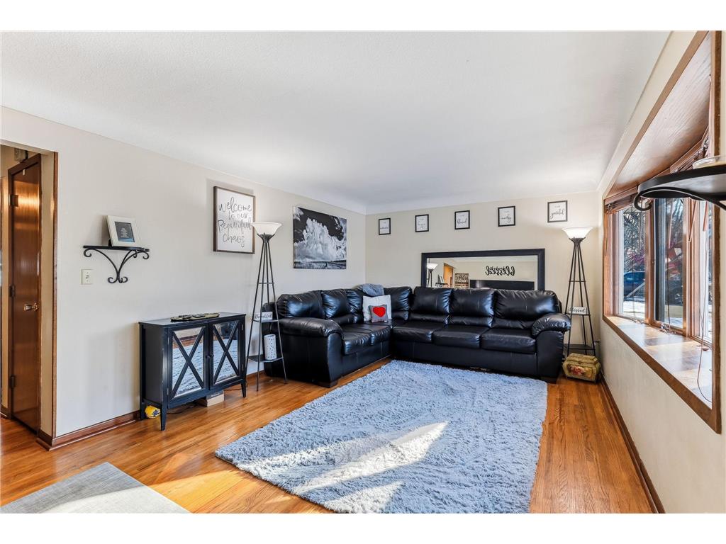 910 6th Street W Hastings MN 55033 7027202 image2