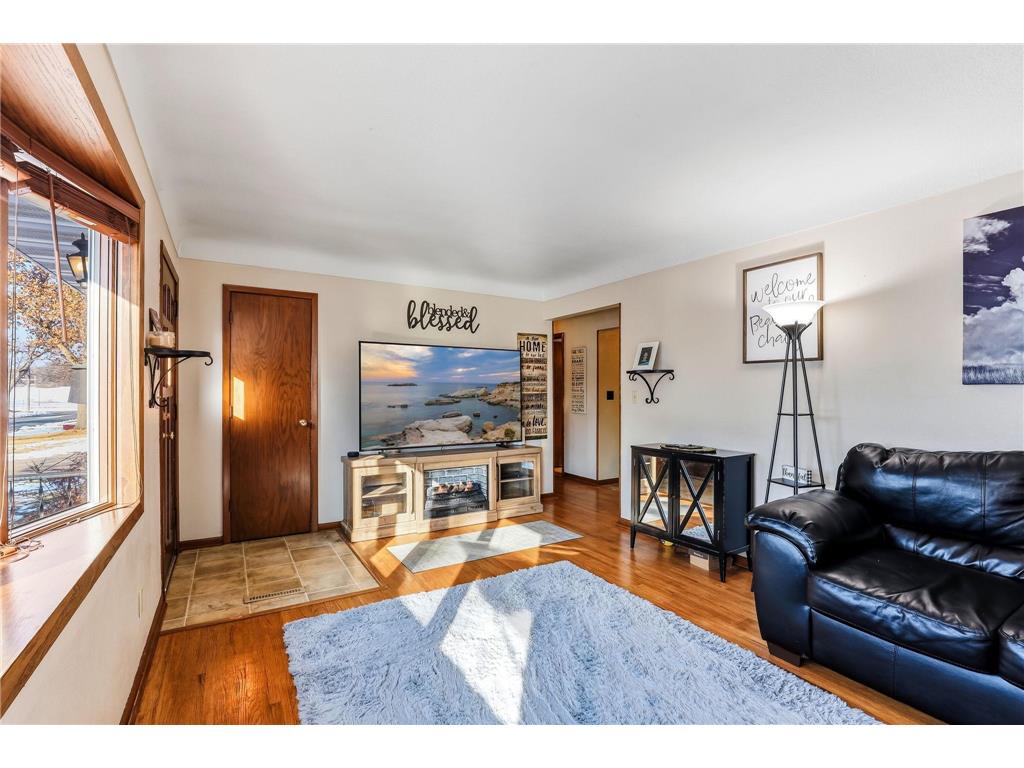 910 6th Street W Hastings MN 55033 7027202 image3