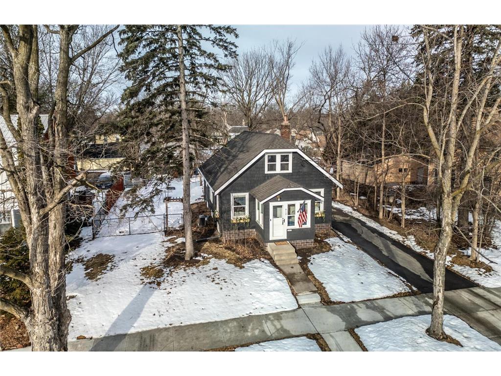 910 College Street Northfield MN 55057 6676330 image1