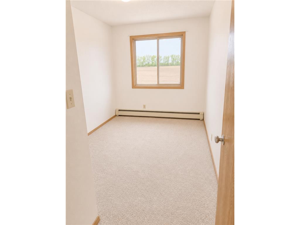 910 Hengen Street #402 Fairmont MN 56031 7057604 image4