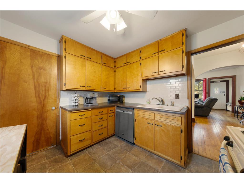 910 N 2nd Street Mankato MN 56001 7058892 image16