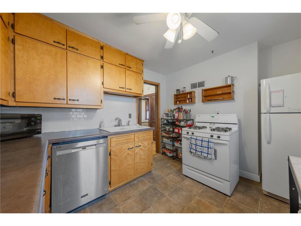 910 N 2nd Street Mankato MN 56001 7058892 image17