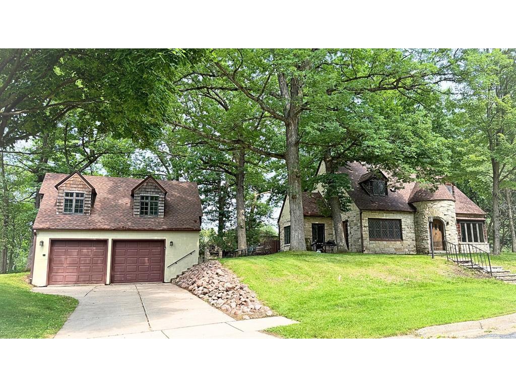 910 Oakwood Boulevard Menomonie WI 54751 7106839 image1