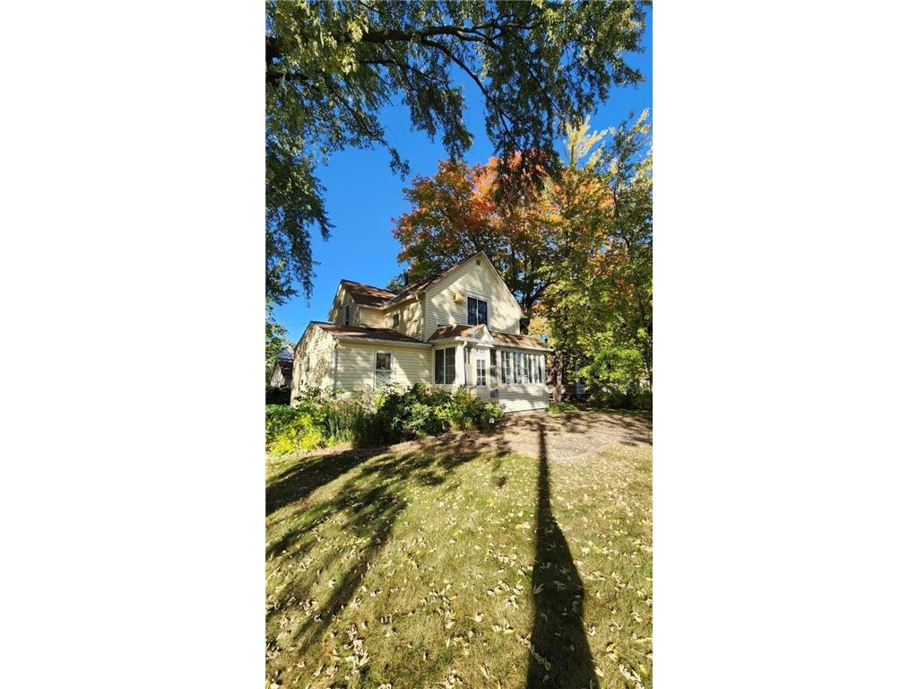 910 W Clark Street Albert Lea MN 56007 6269866 image1