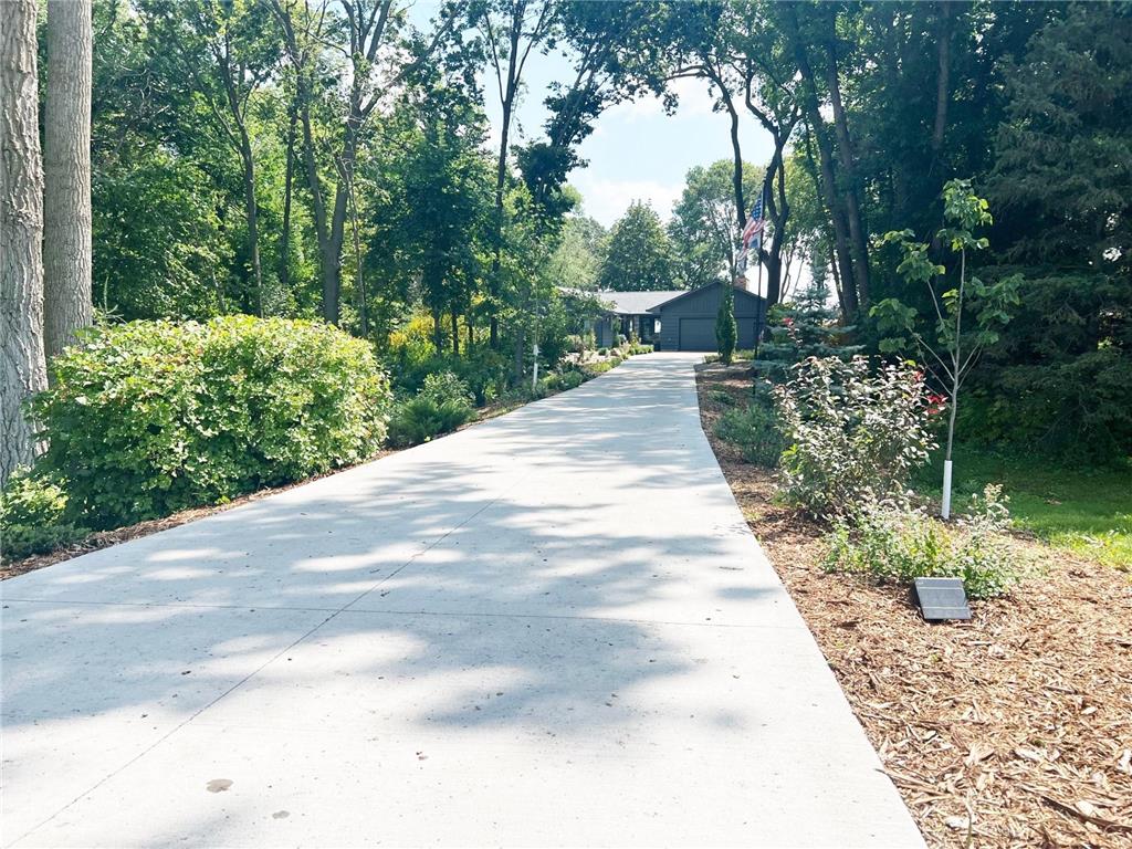 911 15th Avenue NW Willmar MN 56201 - Foot 6419935 image1