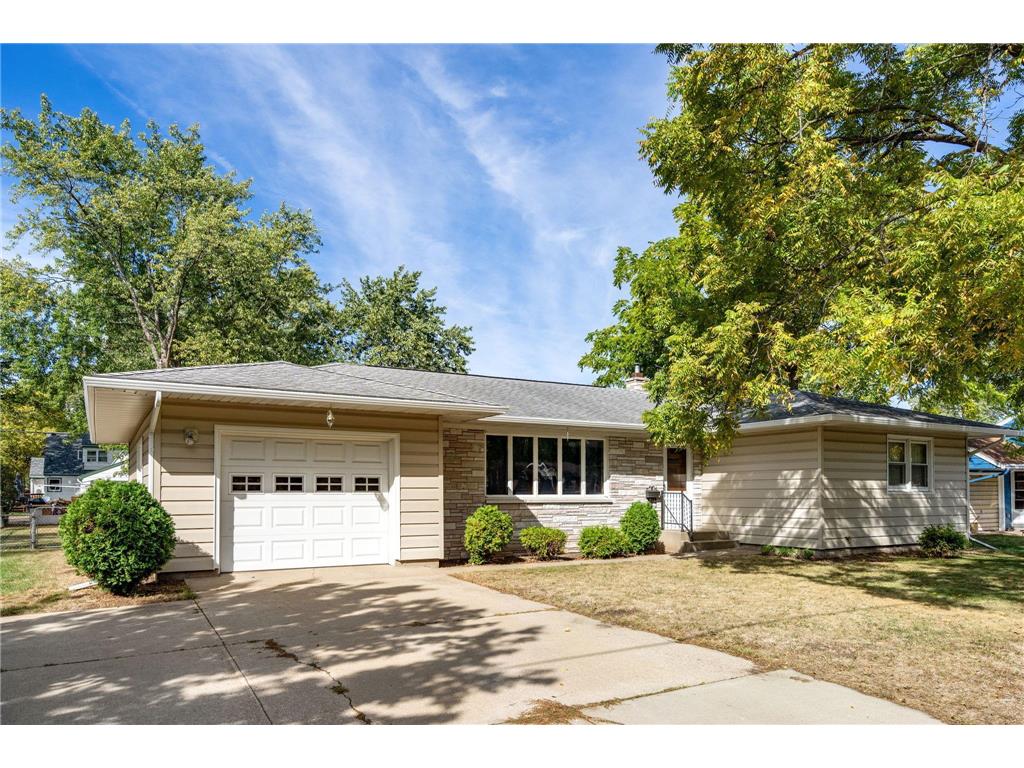 911 33rd Avenue N Saint Cloud MN 56303 6431421 image1