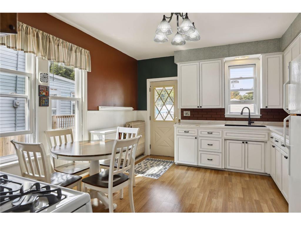 911 James Avenue Saint Paul MN 55102 6446538 image1