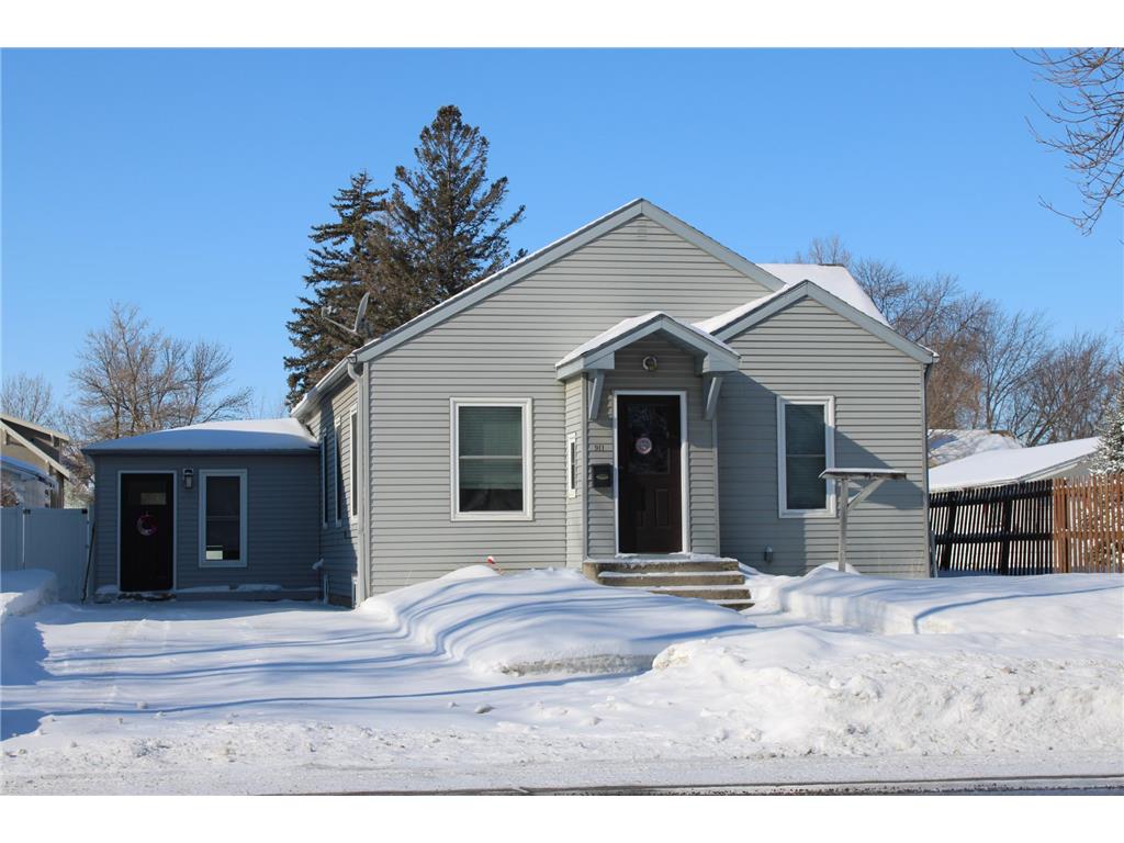 911 Main Avenue N Thief River Falls MN 56701 7024567 image1