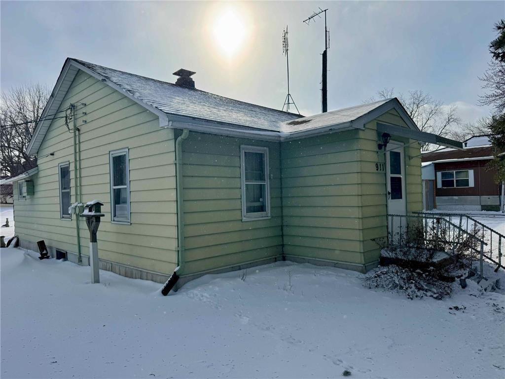 911 Maple Avenue Bird Island MN 55310 7024241 image1
