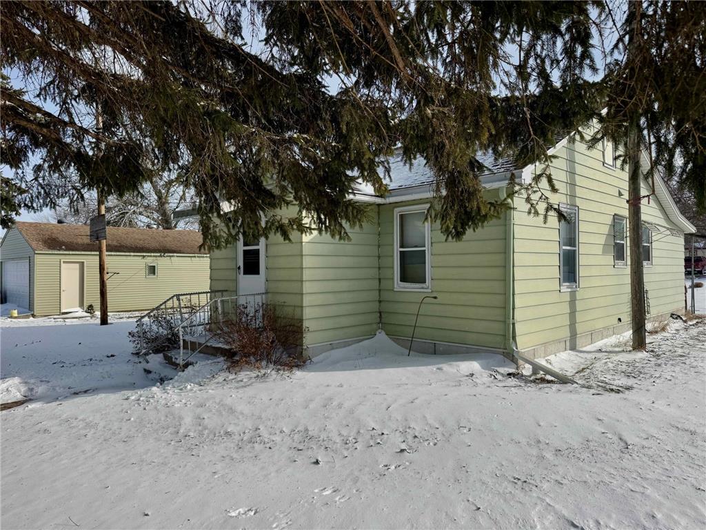 911 Maple Avenue Bird Island MN 55310 7024241 image2