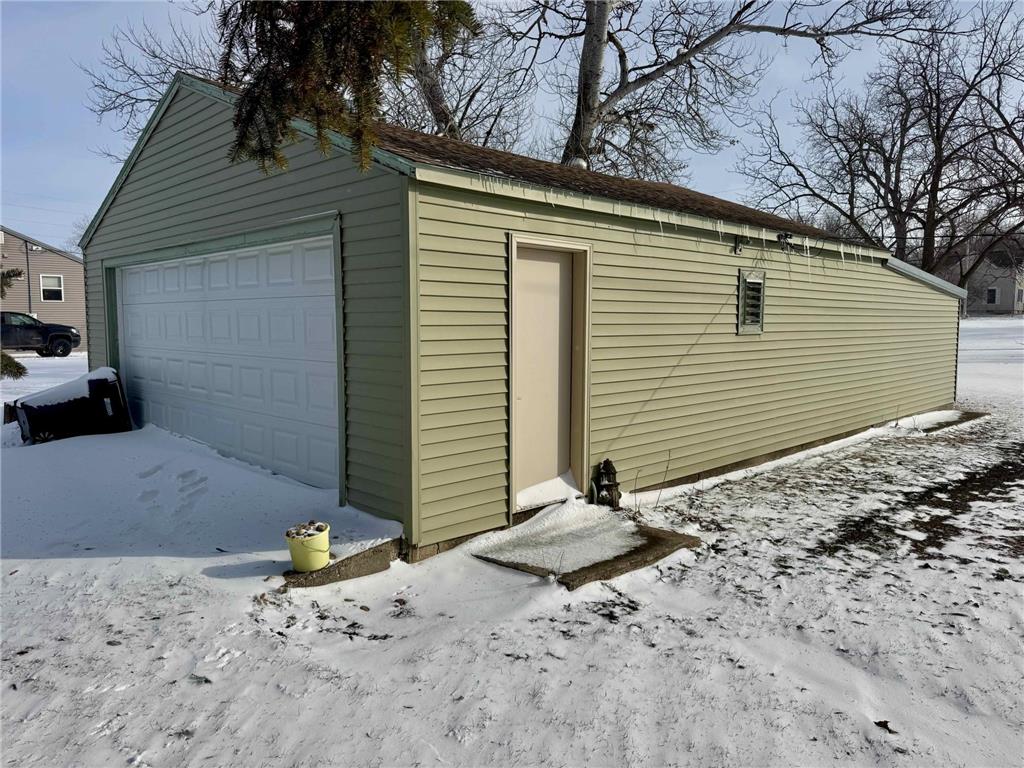 911 Maple Avenue Bird Island MN 55310 7024241 image3