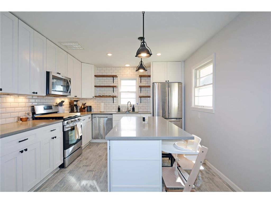 911 Sunnyview Lane Minnetonka MN 55305 7035512 image1