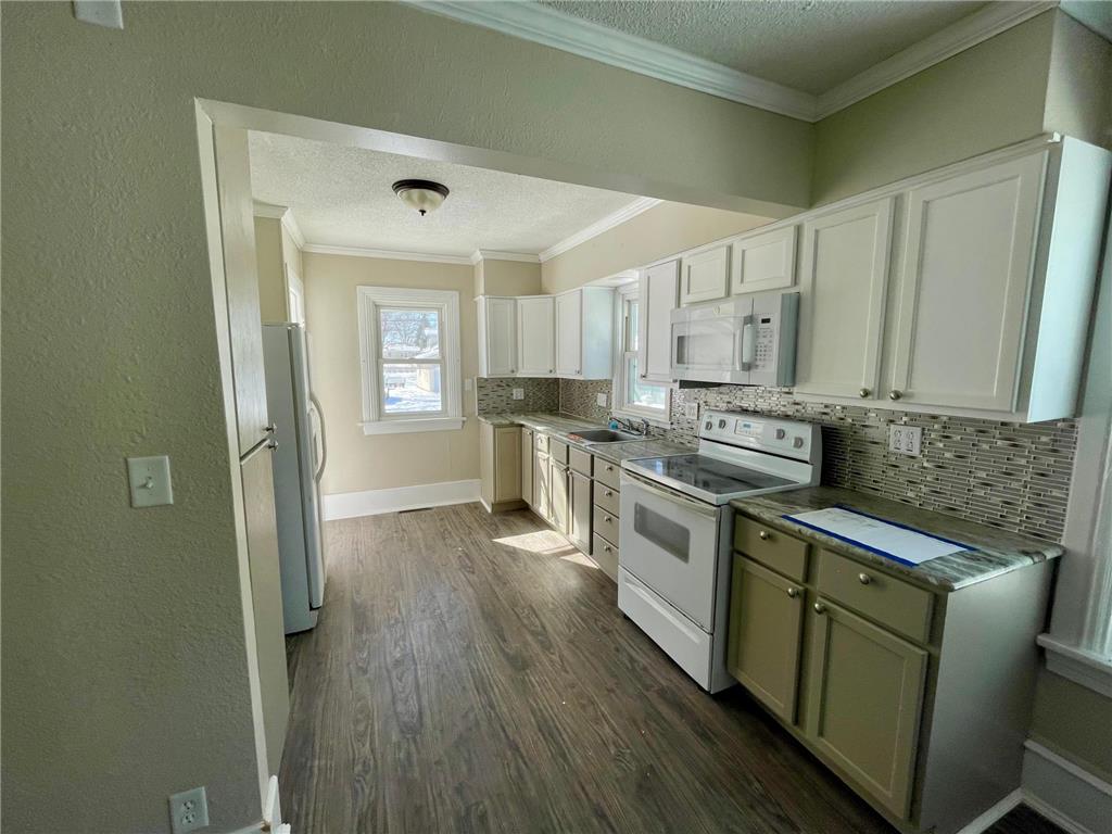 911 W Cavour Avenue Fergus Falls MN 56537 7044244 image2
