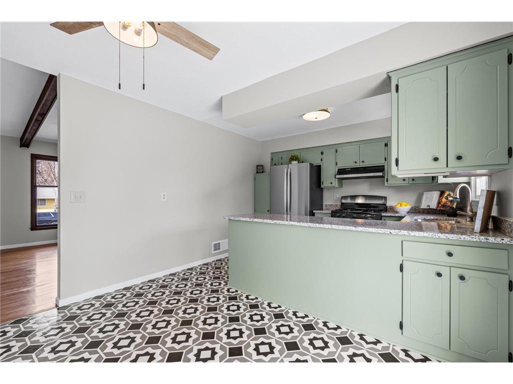 9117 31st Avenue N New Hope MN 55427 7033155 image12