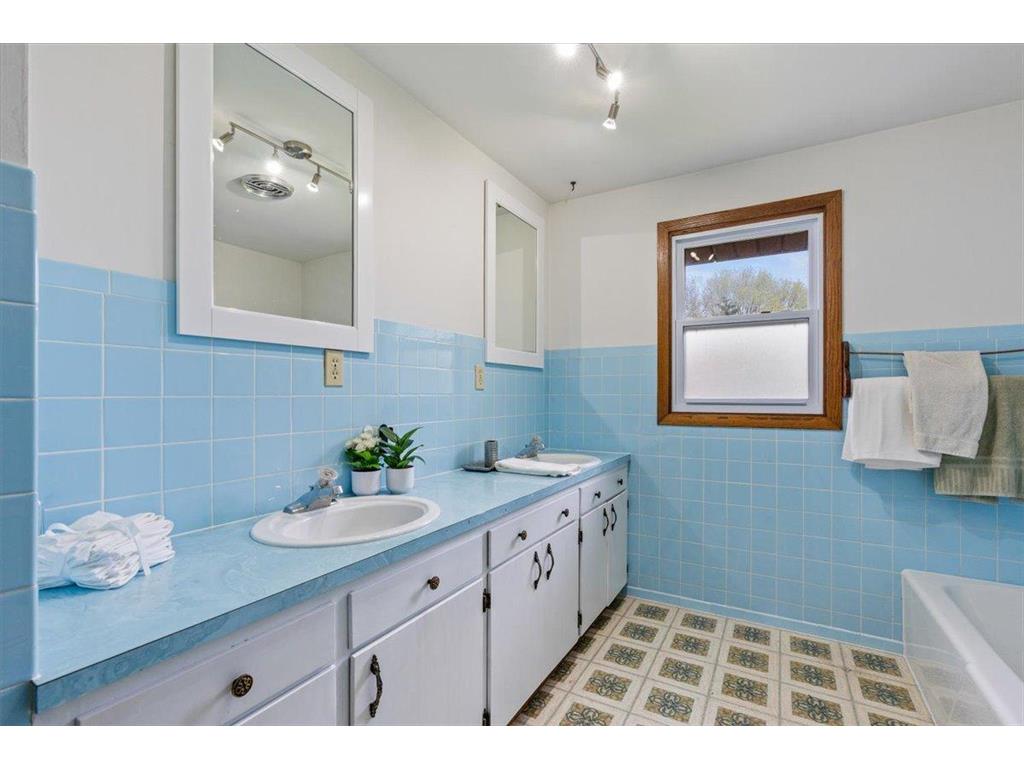 912 10th Street Gaylord MN 55334 7099400 image24