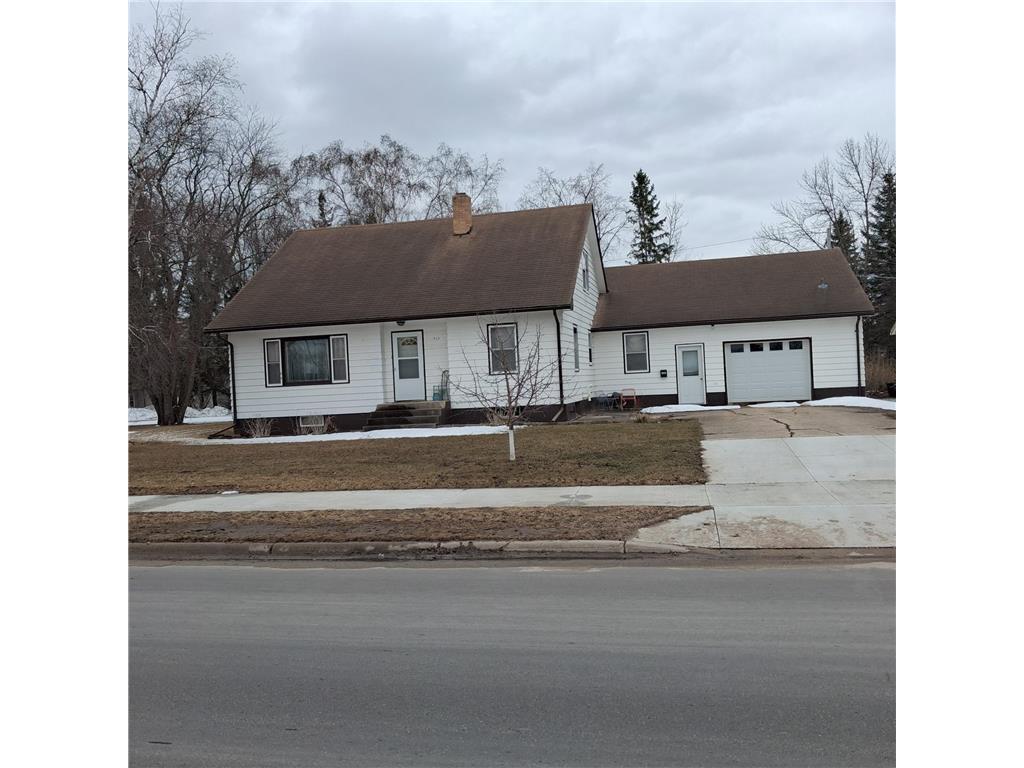 912 3rd Street NE Roseau MN 56751 7053031 image1