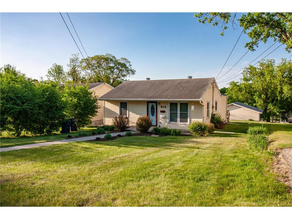 912 E Highland Avenue Fergus Falls MN 56537 7082113 image1