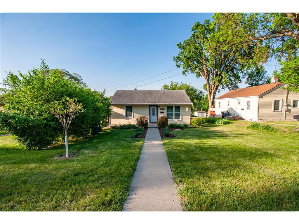 912 E Highland Avenue Fergus Falls MN 56537 7082113 image2