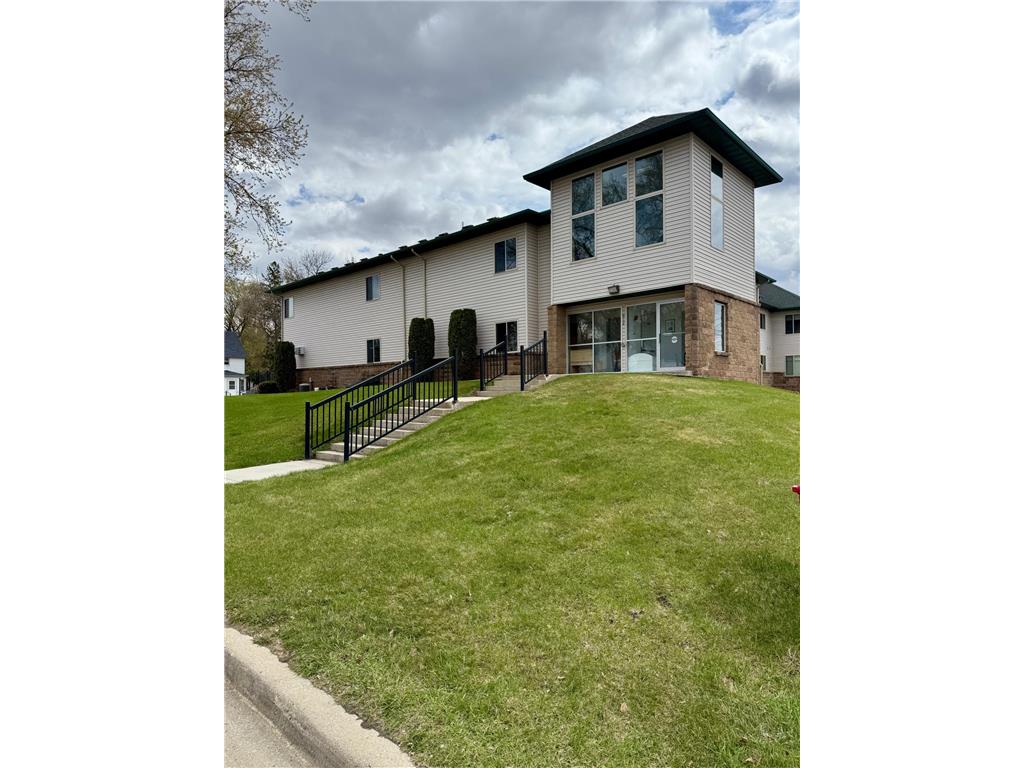 912 Hawthorne Street #106 Alexandria MN 56308 7064655 image1