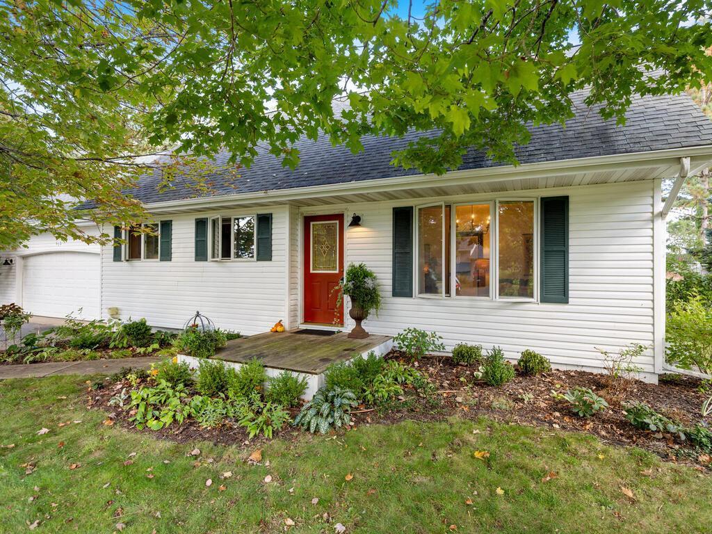 912 Maple Drive Osceola WI 54020 6794433 image1