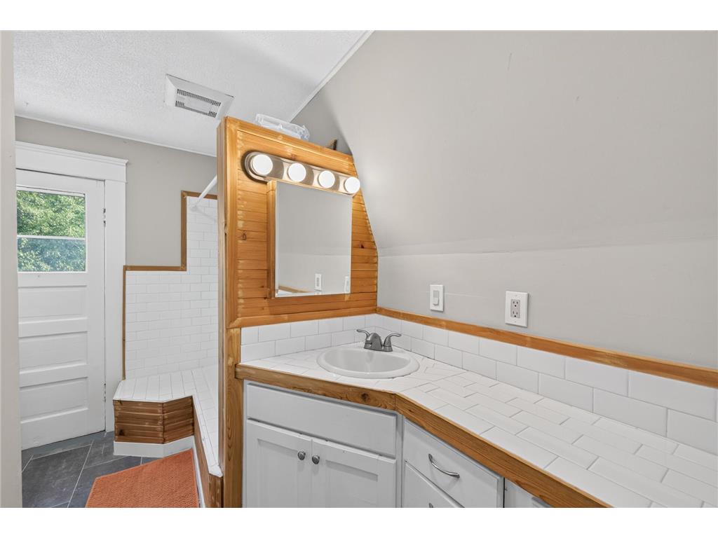 913 E 39th Street Minneapolis MN 55407 7045201 image29
