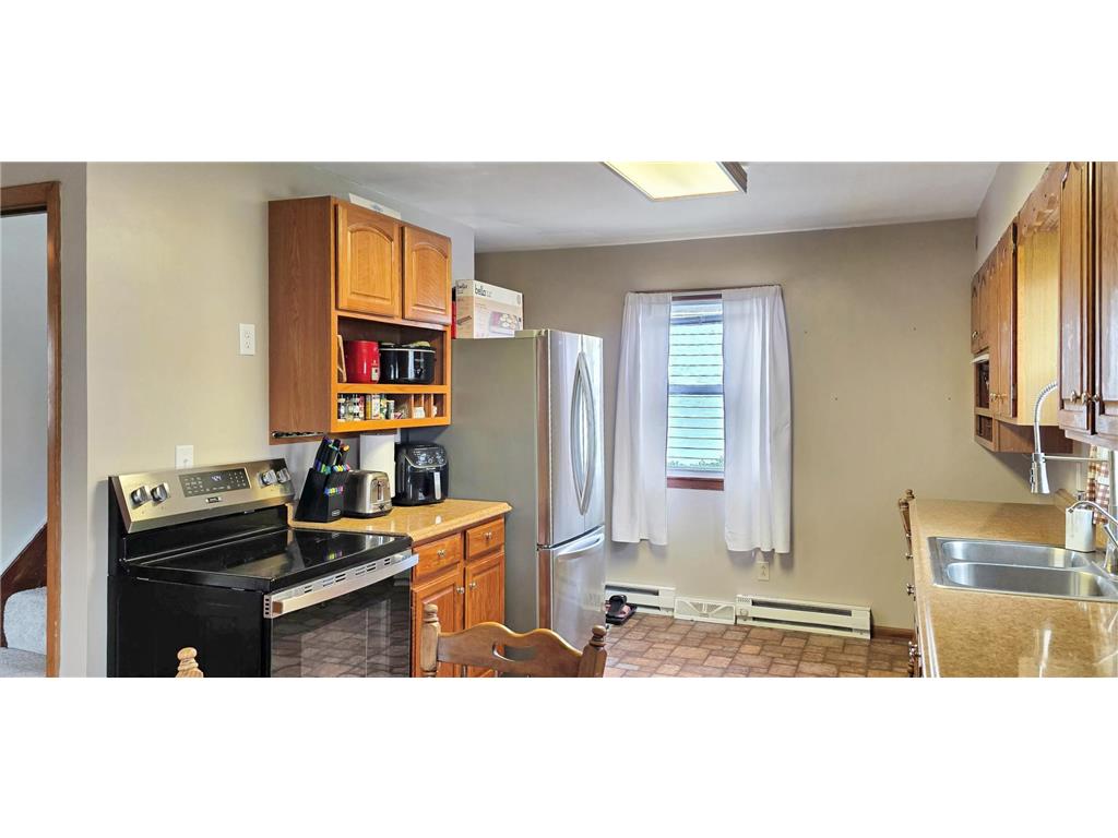 913 E Elm Street Redwood Falls MN 56283 7073818 image3