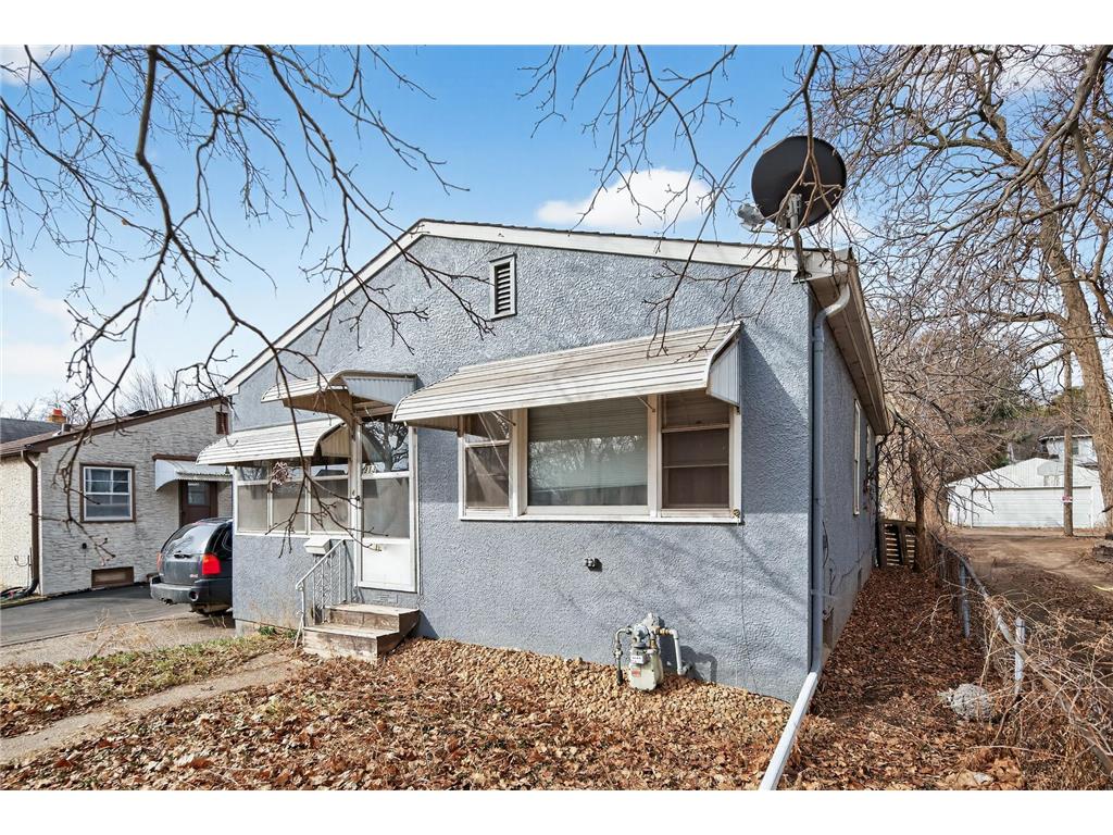 913 Russell Street Saint Paul MN 55106 7018980 image1