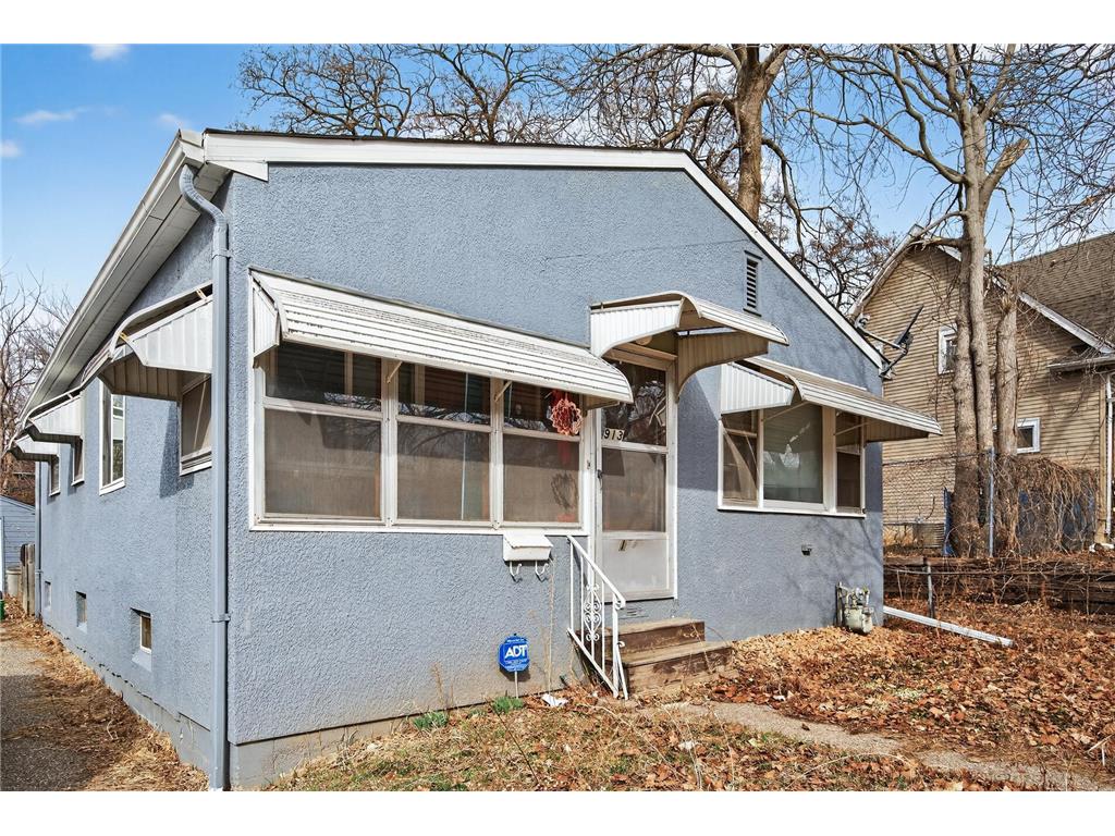 913 Russell Street Saint Paul MN 55106 7018980 image2