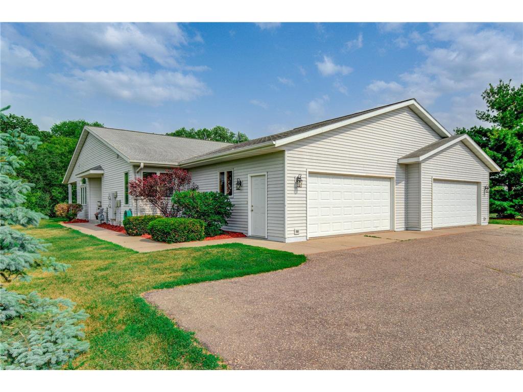 913 Waxon Lane, Hudson, WI, 54016 MLS 6221114 Edina Realty