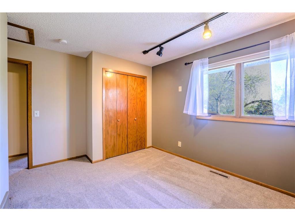 9135 36th Avenue N New Hope MN 55427 7072878 image30