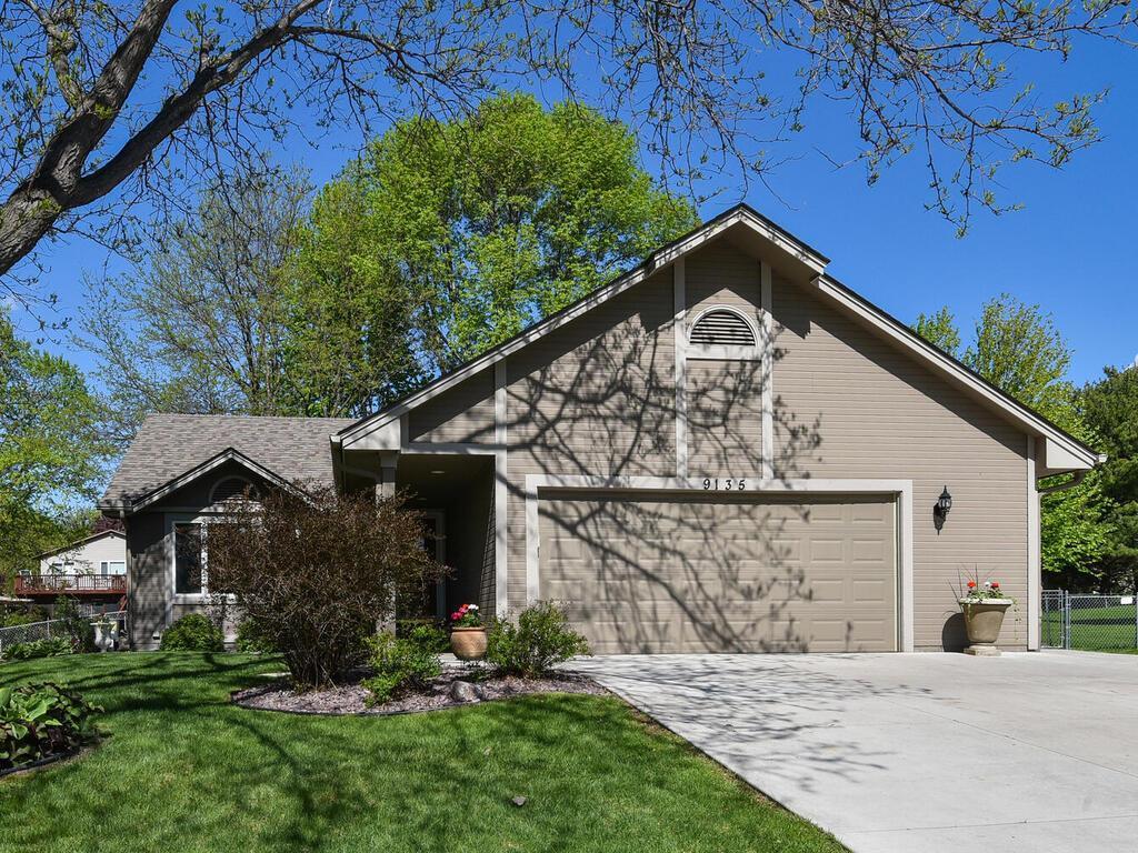 9135 Kingsview Lane N, Maple Grove, MN 55369 MLS 6201963 Edina Realty