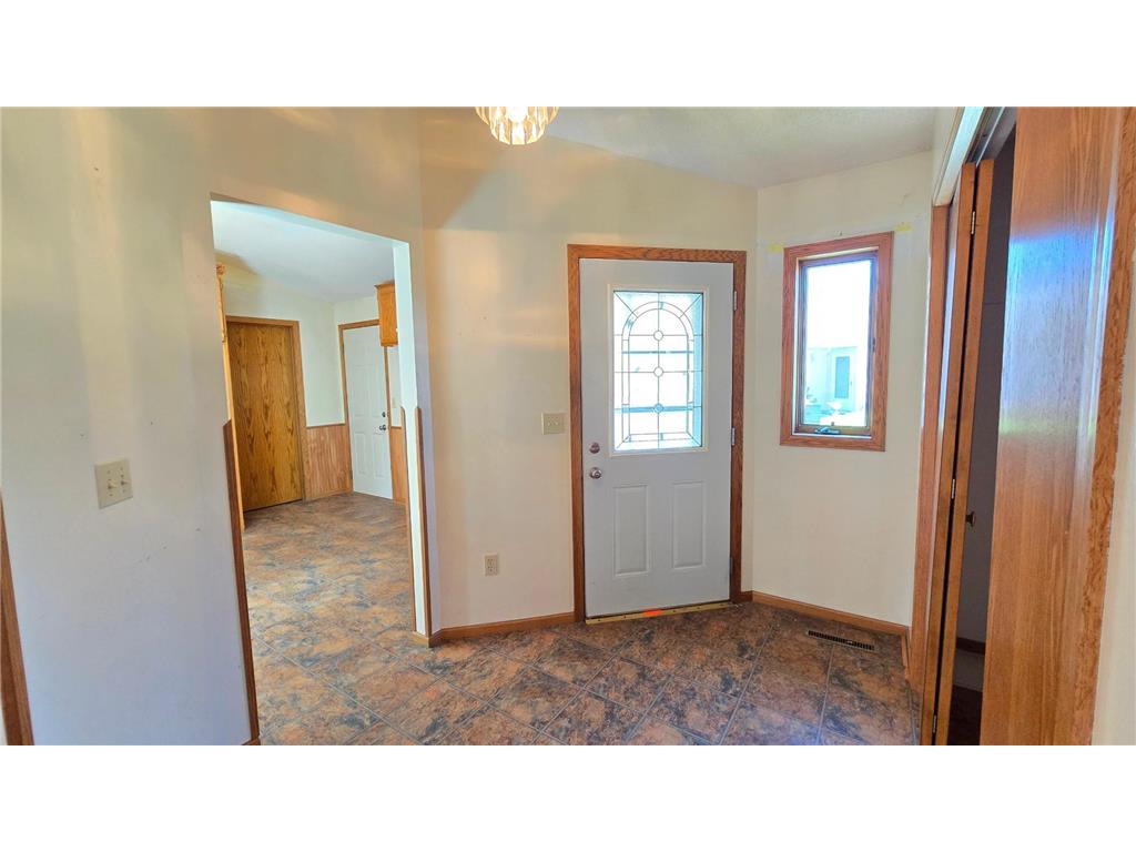 9136 Windsor Terrace Brooklyn Park MN 55443 6753170 image3